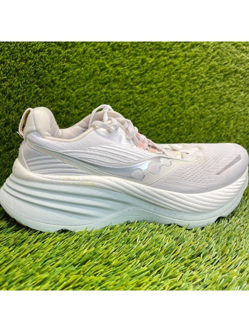 Saucony Hurricane 24 Womens Size 9.5D Gray White Athletic Running Shoes Sneakers